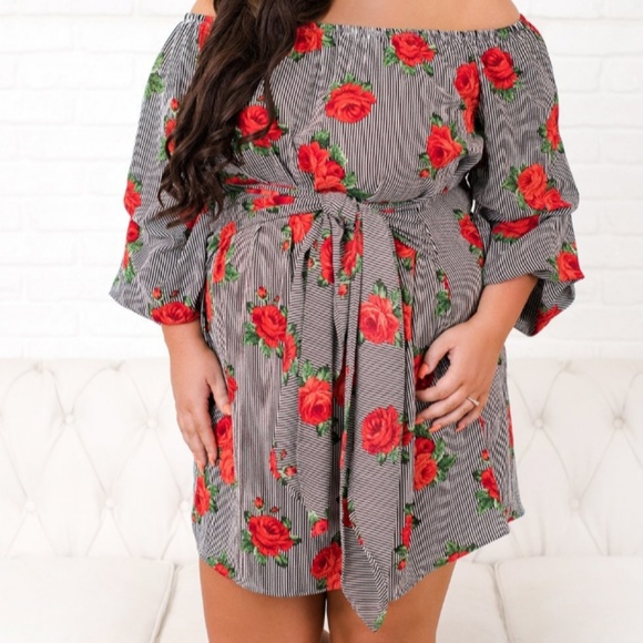 Dresses & Skirts - Off the shoulder dress